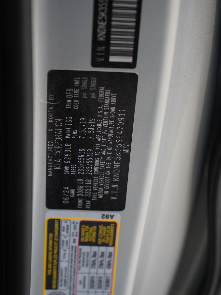 Used 2025 Kia Carnival SX Prestige image 33