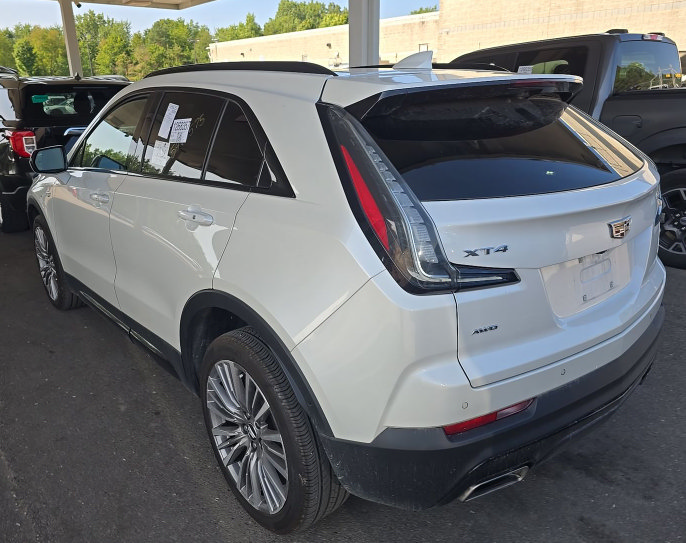 Used 2022 Cadillac XT4 Sport w/ Sun And Sound Package AWD/4WD image 3