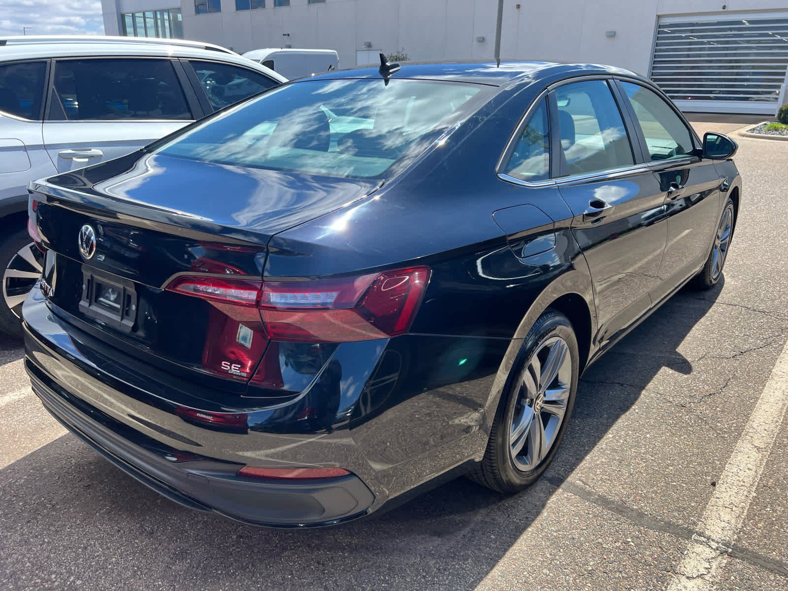 Used 2024 Volkswagen Jetta SE FWD image 6