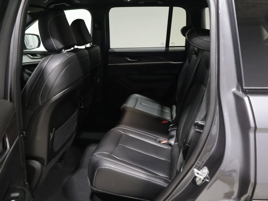 Certified 2025 Jeep Grand Cherokee Limited image 18