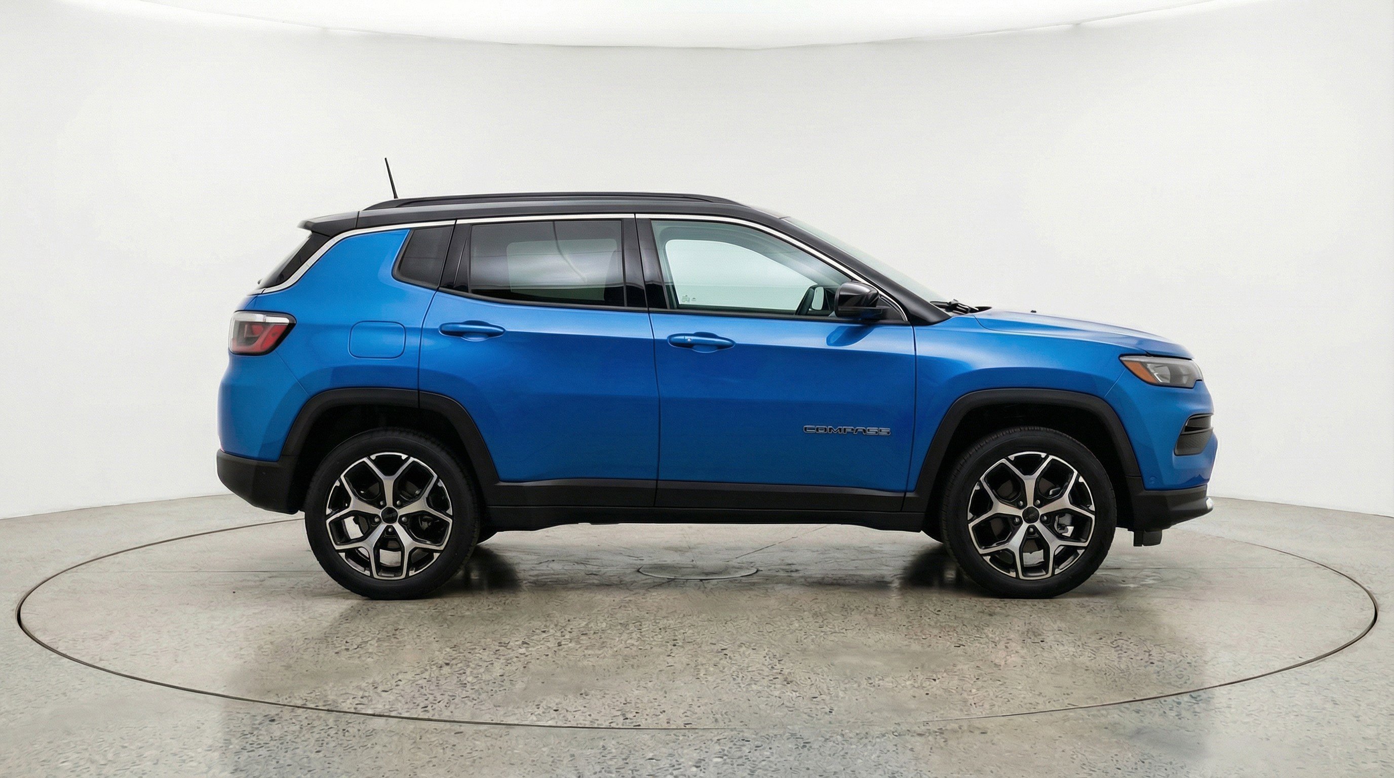 Used 2025 Jeep Compass Limited image 11