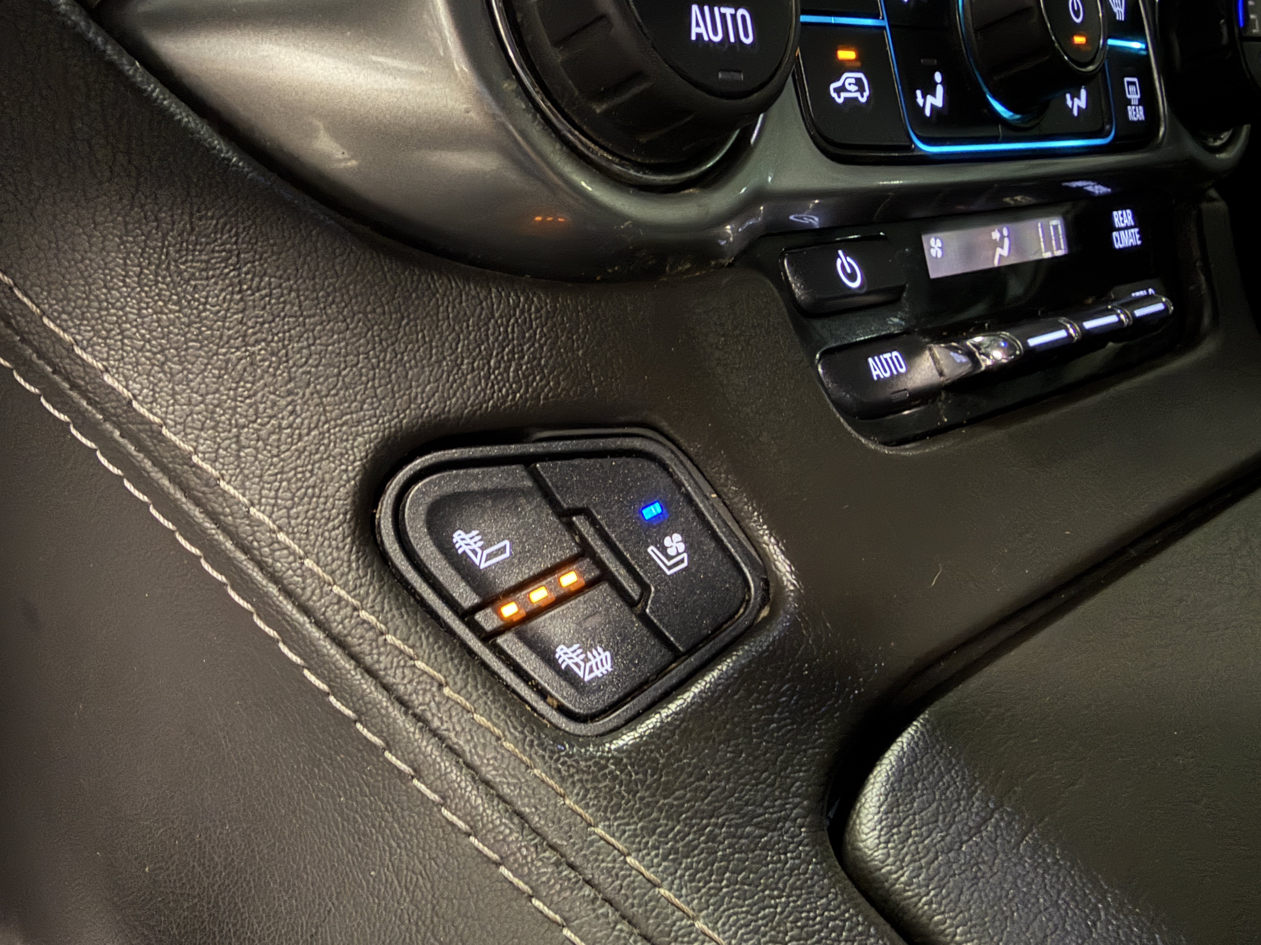 Used 2020 Chevrolet Tahoe Premier AWD/4WD image 12