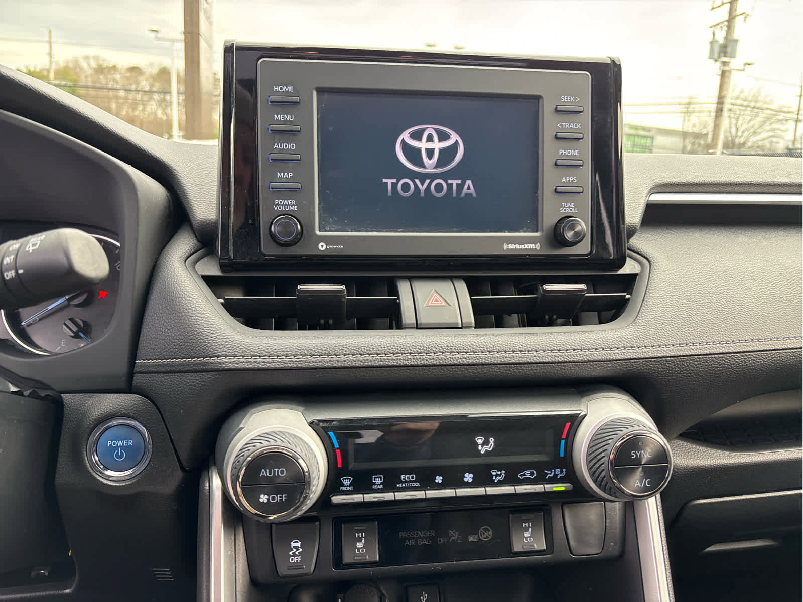 Used 2021 Toyota RAV4 XLE w/ Convenience Package image 12