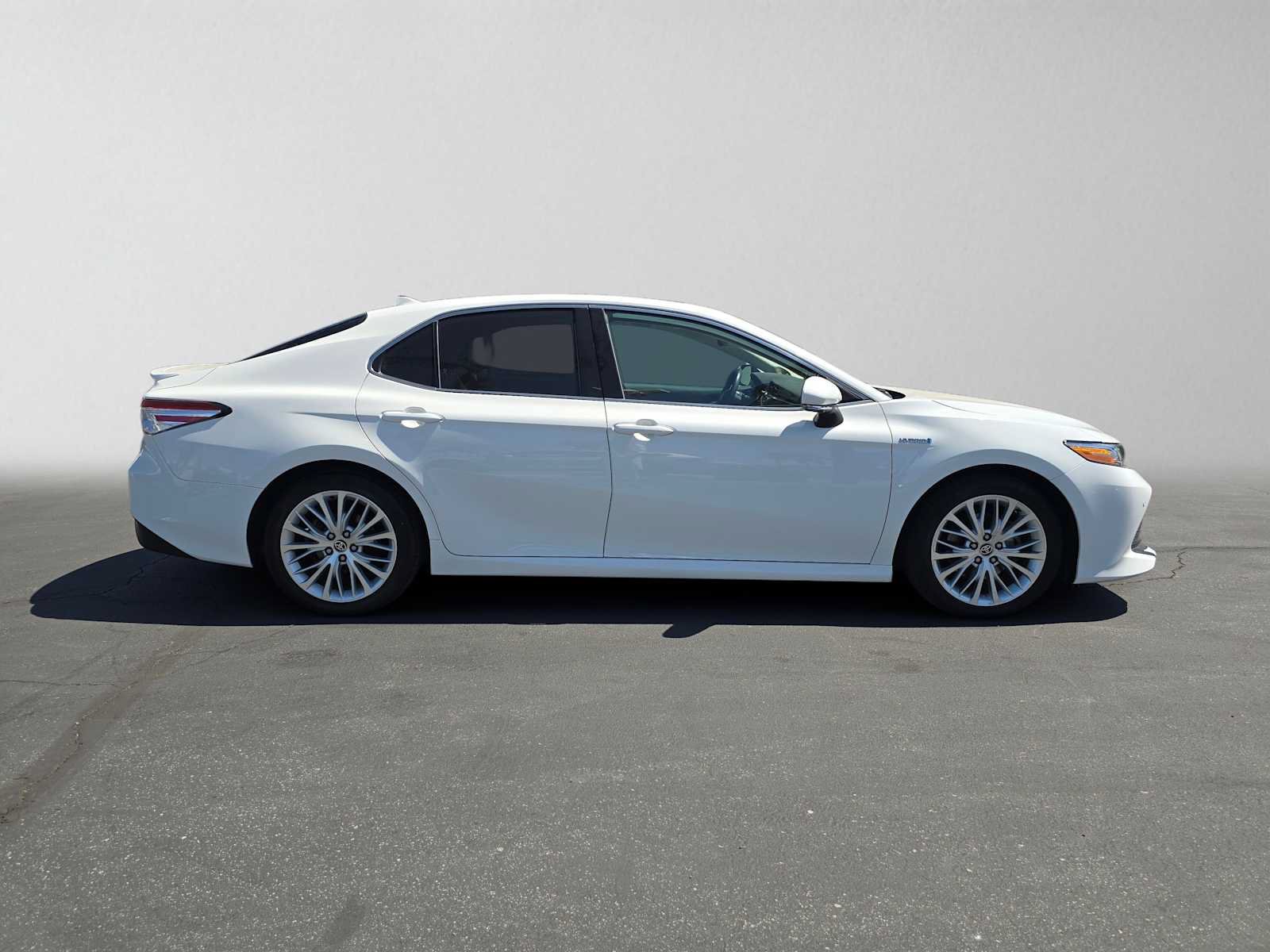 Used 2020 Toyota Camry XLE w/ Driver Assist Package FWD image 2