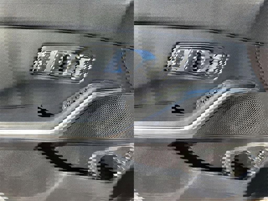 Used 2023 BMW 330i Sedan image 15