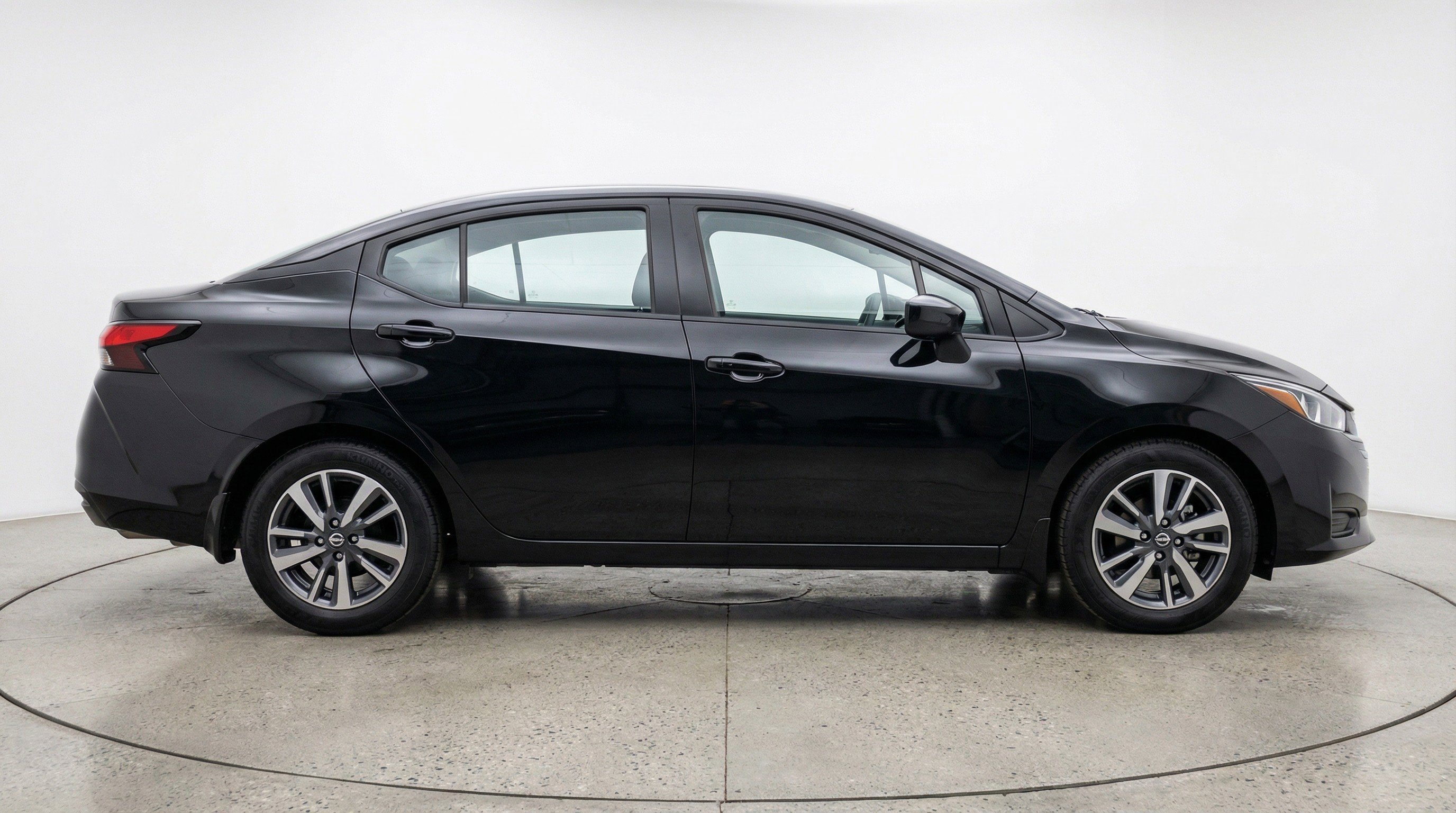 Used 2025 Nissan Versa SV FWD image 11