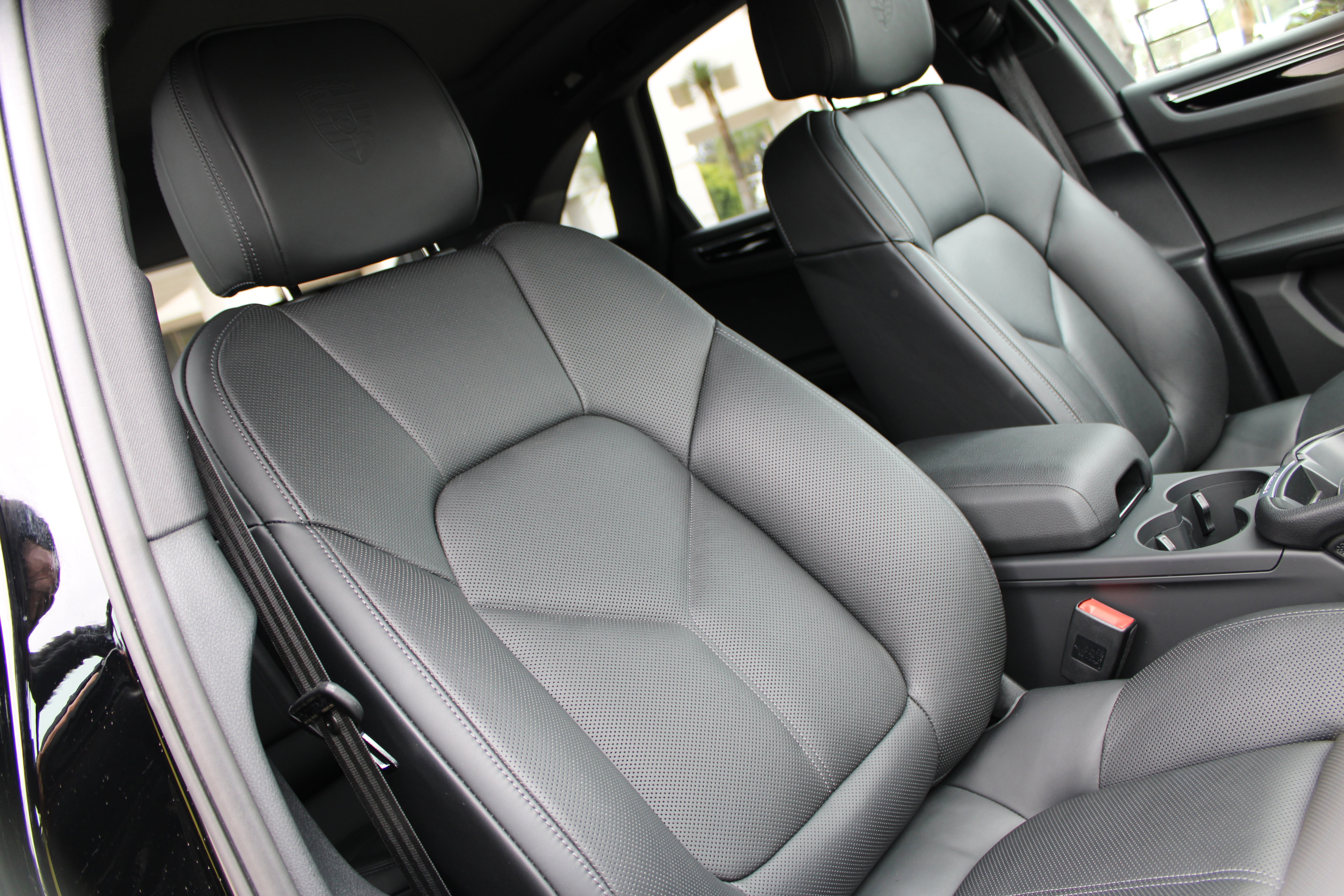 Certified 2026 Porsche Macan AWD/4WD image 34
