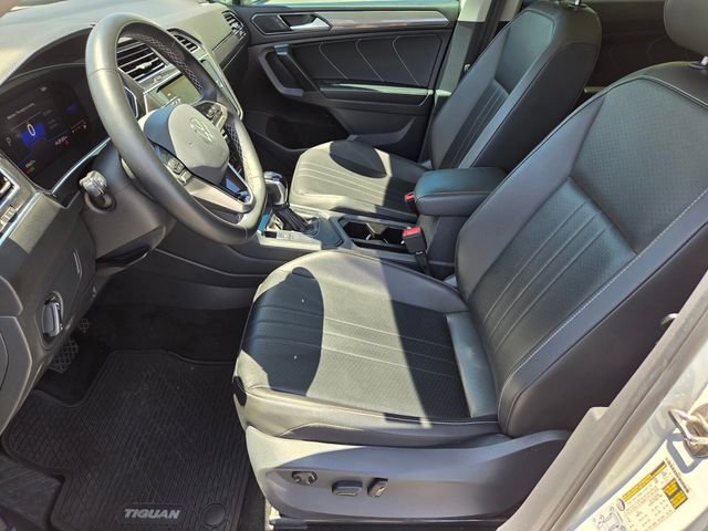 Certified 2022 Volkswagen Tiguan SE w/ Panoramic Sunroof Package FWD image 11
