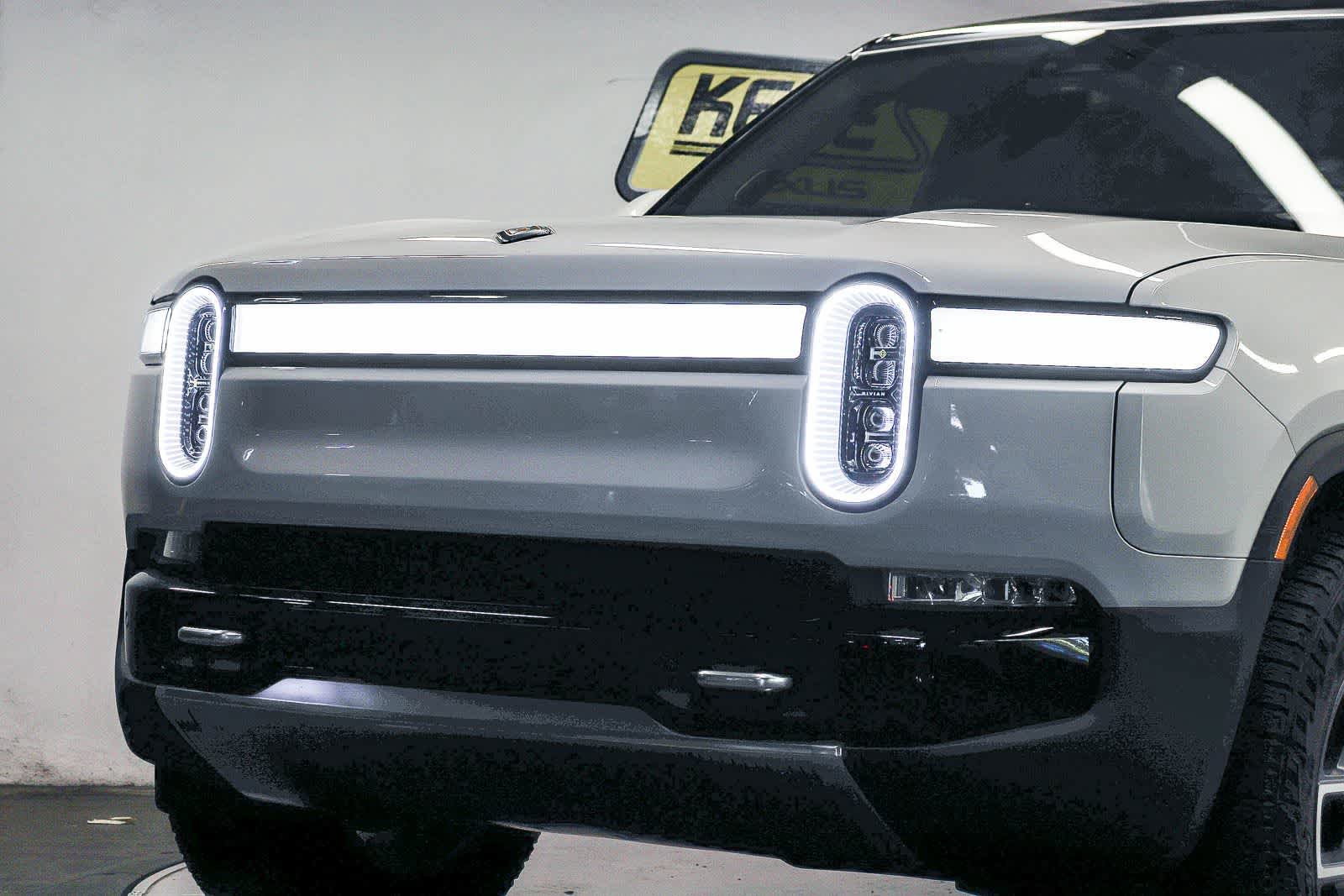 Used 2023 Rivian R1S Adventure AWD/4WD image 8