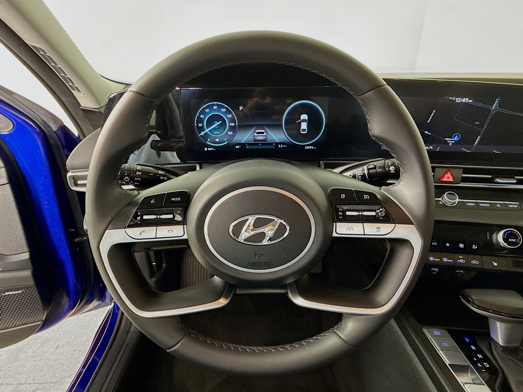 Used 2023 Hyundai Elantra Limited image 11