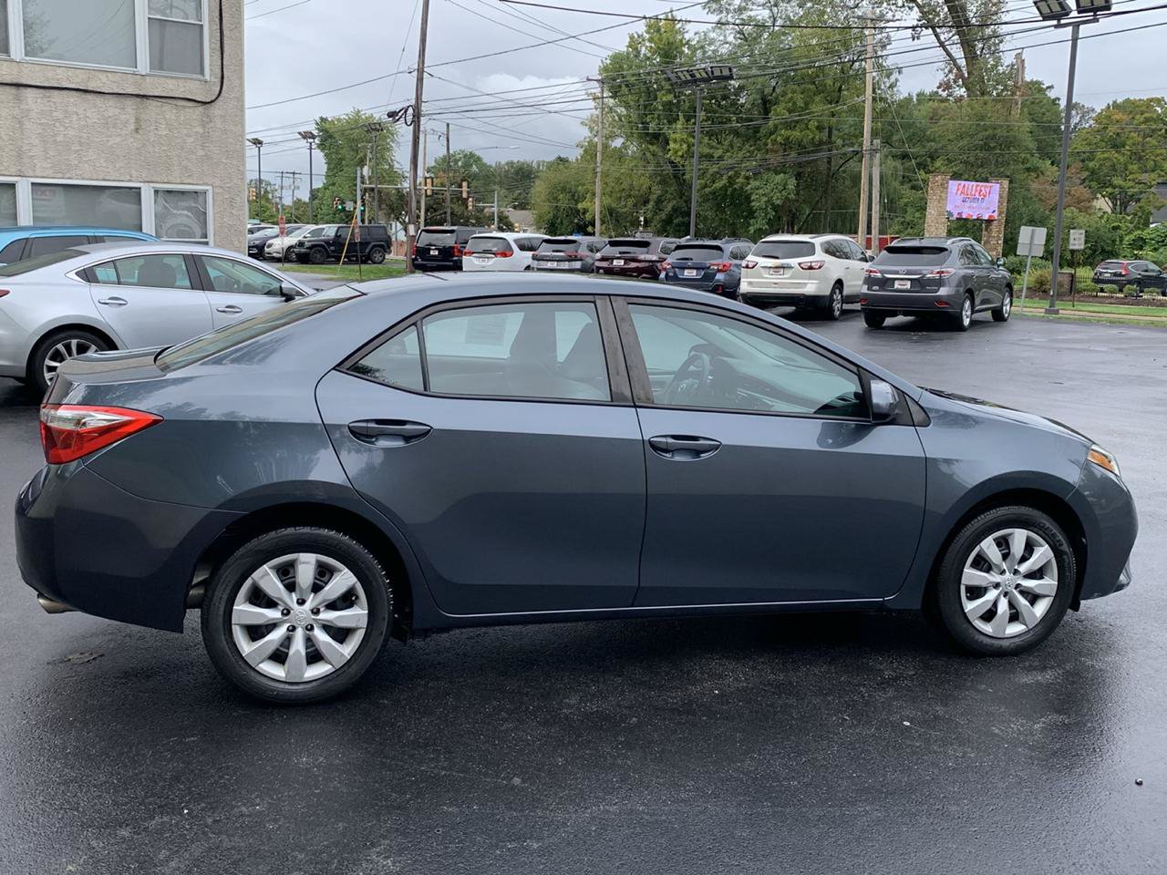 Used 2015 Toyota Corolla LE FWD image 5