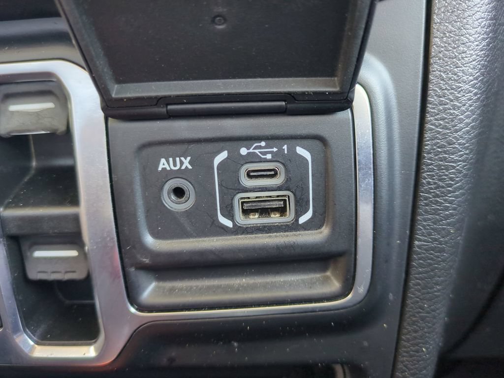 Used 2022 Jeep Gladiator Overland w/ Popular Equipment Package AWD/4WD image 26