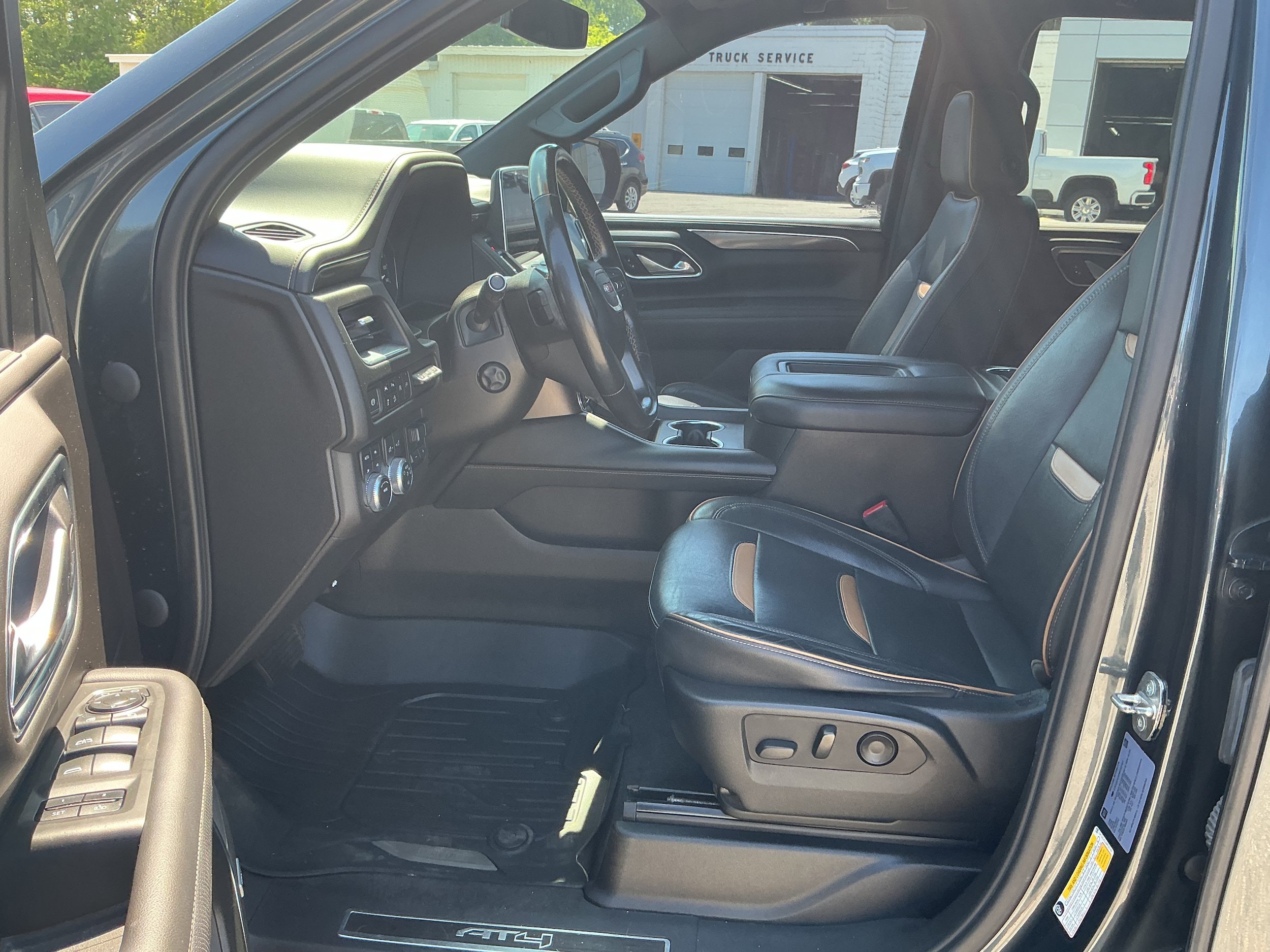 Certified 2021 GMC Yukon AT4 w/ Technology Package AWD/4WD image 5