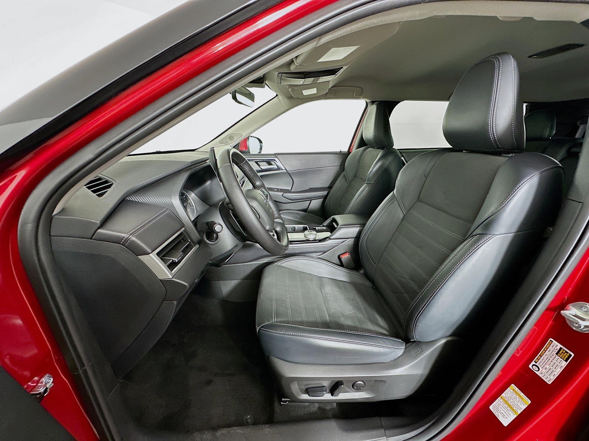 Used 2025 Mitsubishi Outlander SE image 13