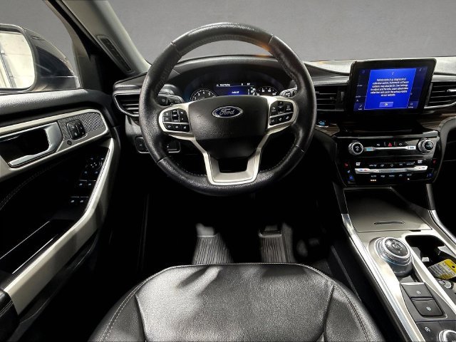 Used 2021 Ford Explorer Limited w/ Equipment Group 301A AWD/4WD image 12