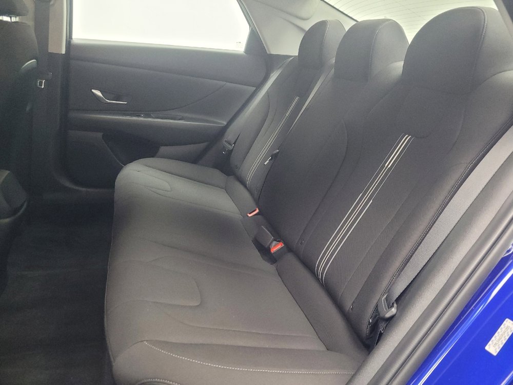 Used 2023 Hyundai Elantra SEL w/ Convenience Package image 18