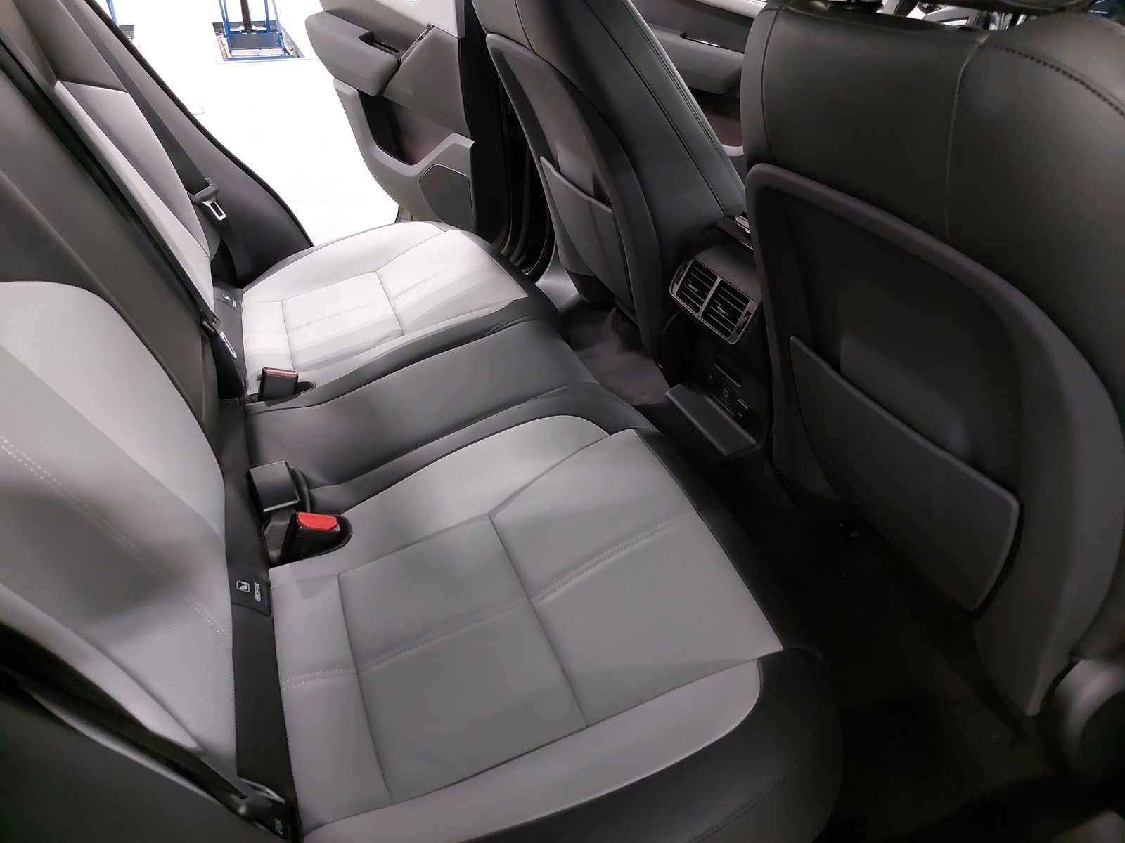 Used 2024 Land Rover Range Rover Velar Dynamic SE image 11