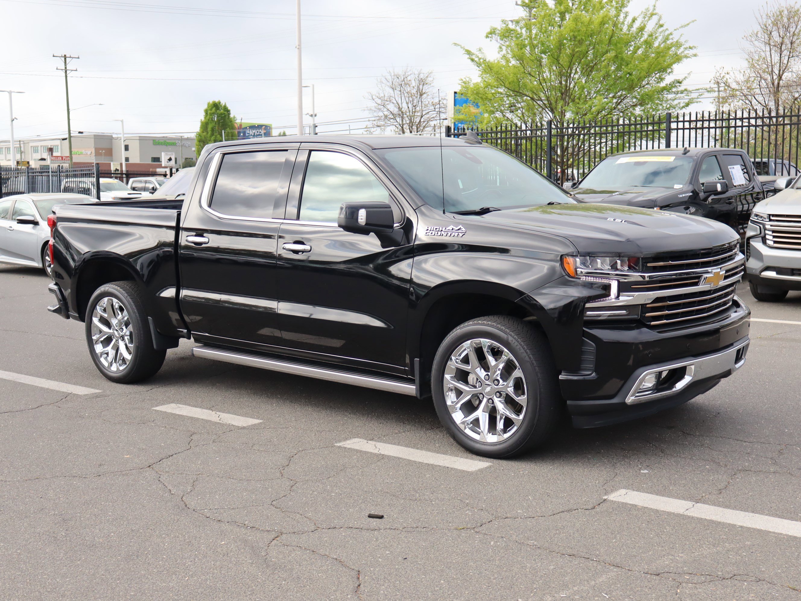 Used 2021 Chevrolet Silverado 1500 High Country w/ Technology Package image 2