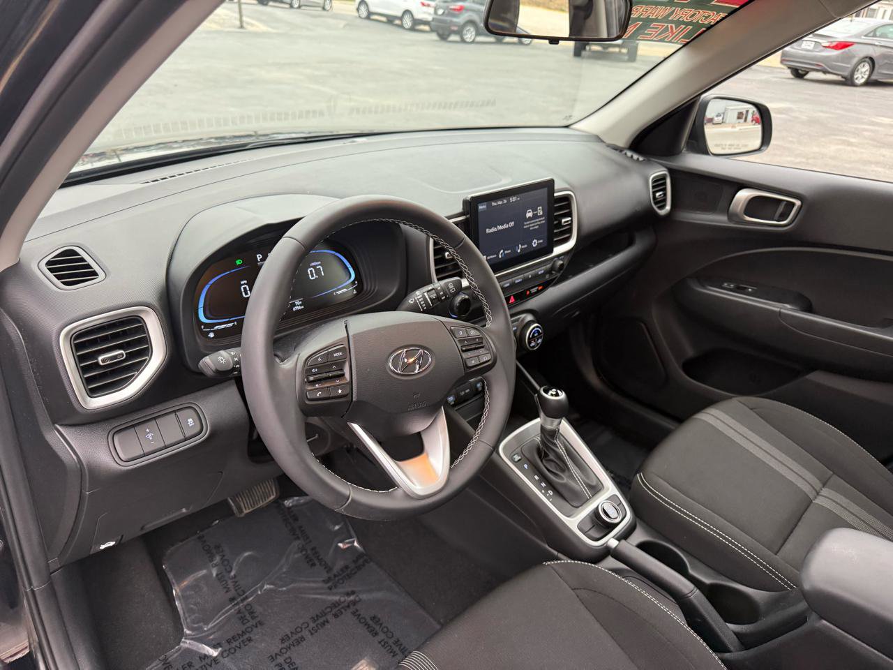 Used 2024 Hyundai Venue SEL image 13