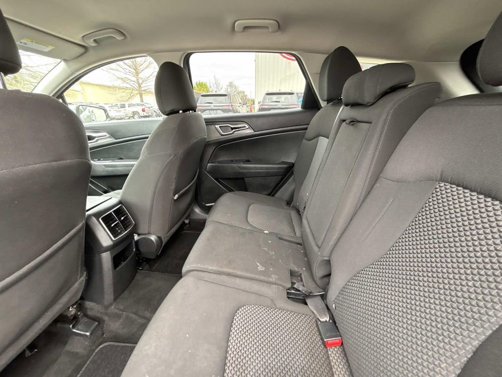 Used 2023 Kia Sportage LX image 11