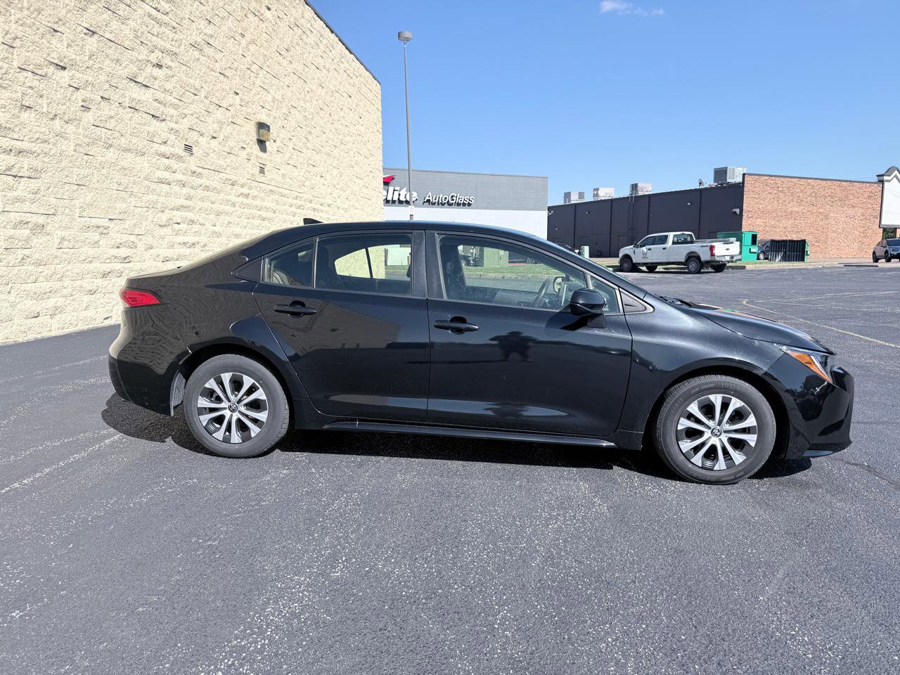 Used 2021 Toyota Corolla LE FWD image 6