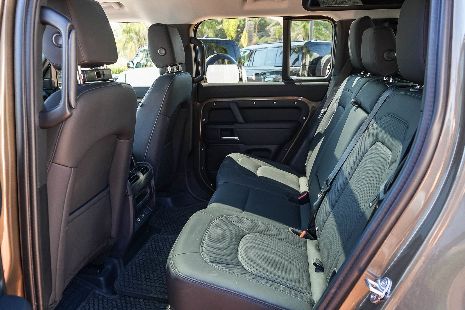 Certified 2025 Land Rover Defender 110 S AWD/4WD image 19