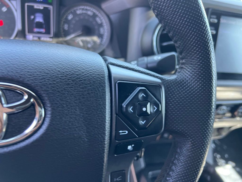 Used 2022 Toyota Tacoma TRD Off-Road w/ Technology Package AWD/4WD image 17