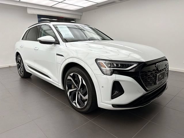 Certified 2024 Audi Q8 e-tron Premium Plus w/ Premium Plus Package AWD/4WD image 6