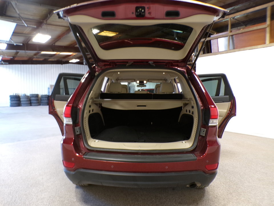 Used 2020 Jeep Grand Cherokee Laredo w/ Security & Convenience Group image 13
