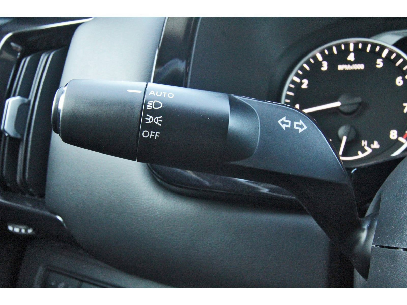 Used 2023 Nissan Pathfinder SV image 21