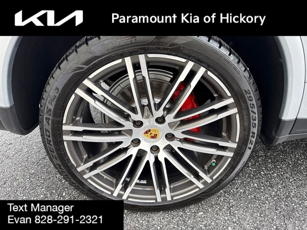 Used 2017 Porsche Cayenne Platinum Edition AWD/4WD image 9