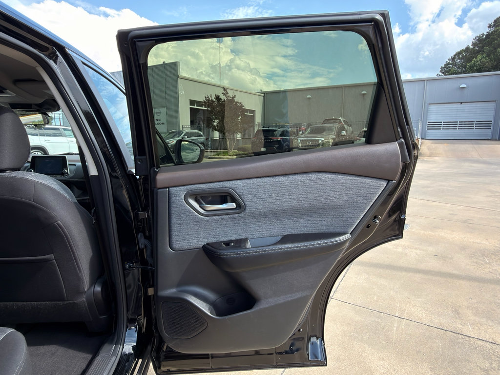 Certified 2023 Nissan Rogue SV FWD image 16