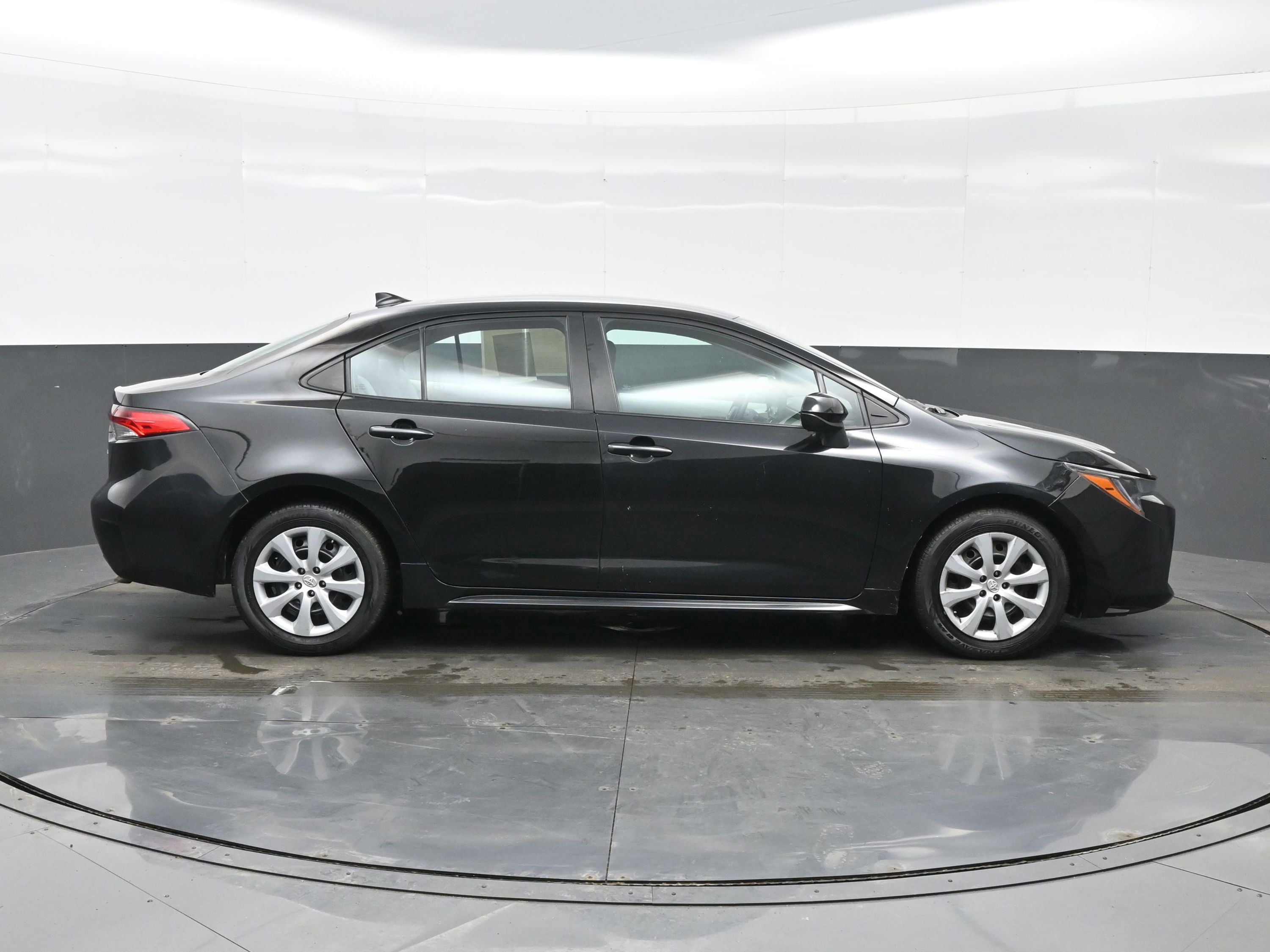 Used 2022 Toyota Corolla LE image 7