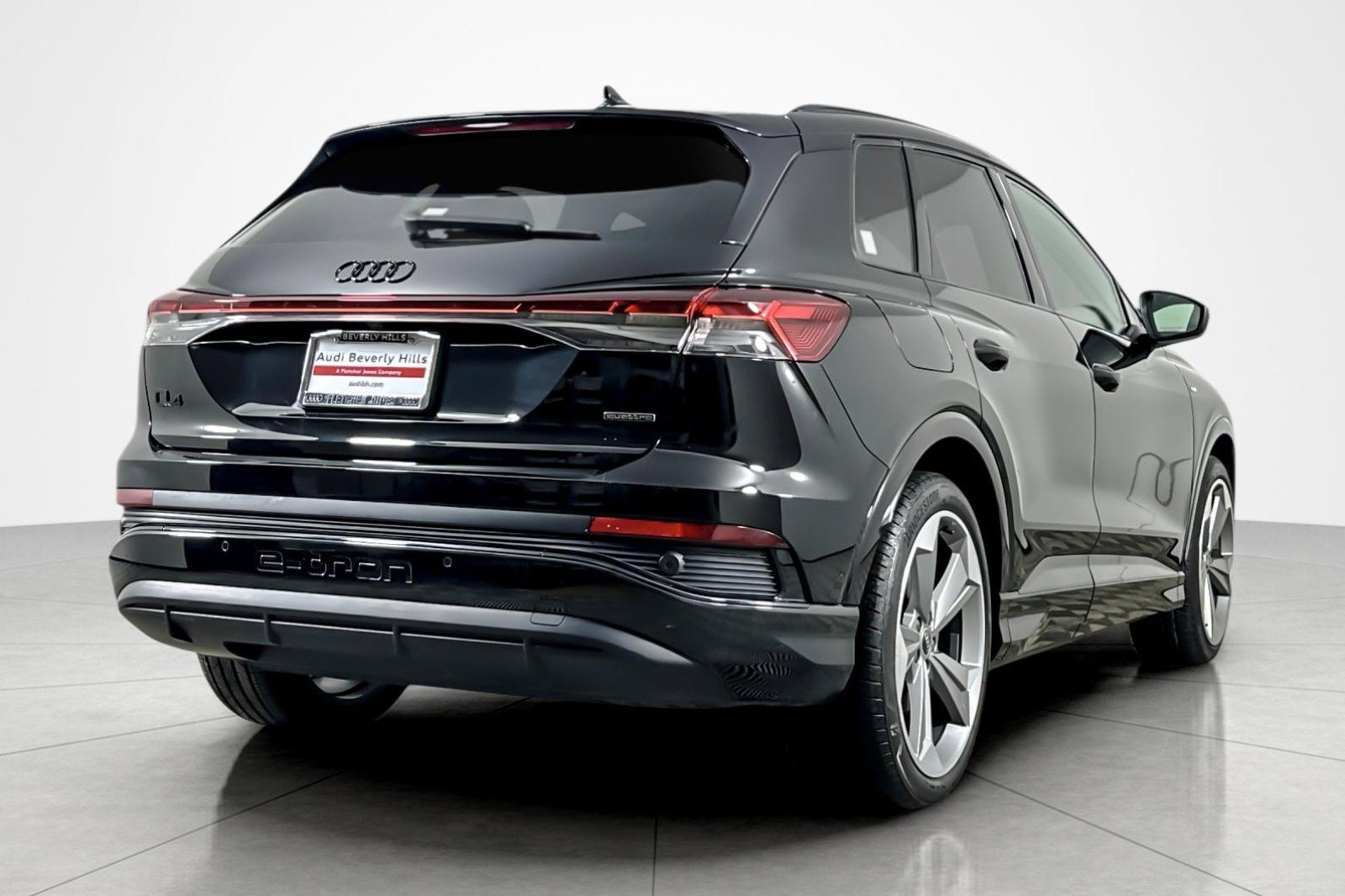 Used 2025 Audi Q4 e-tron Premium Plus image 5