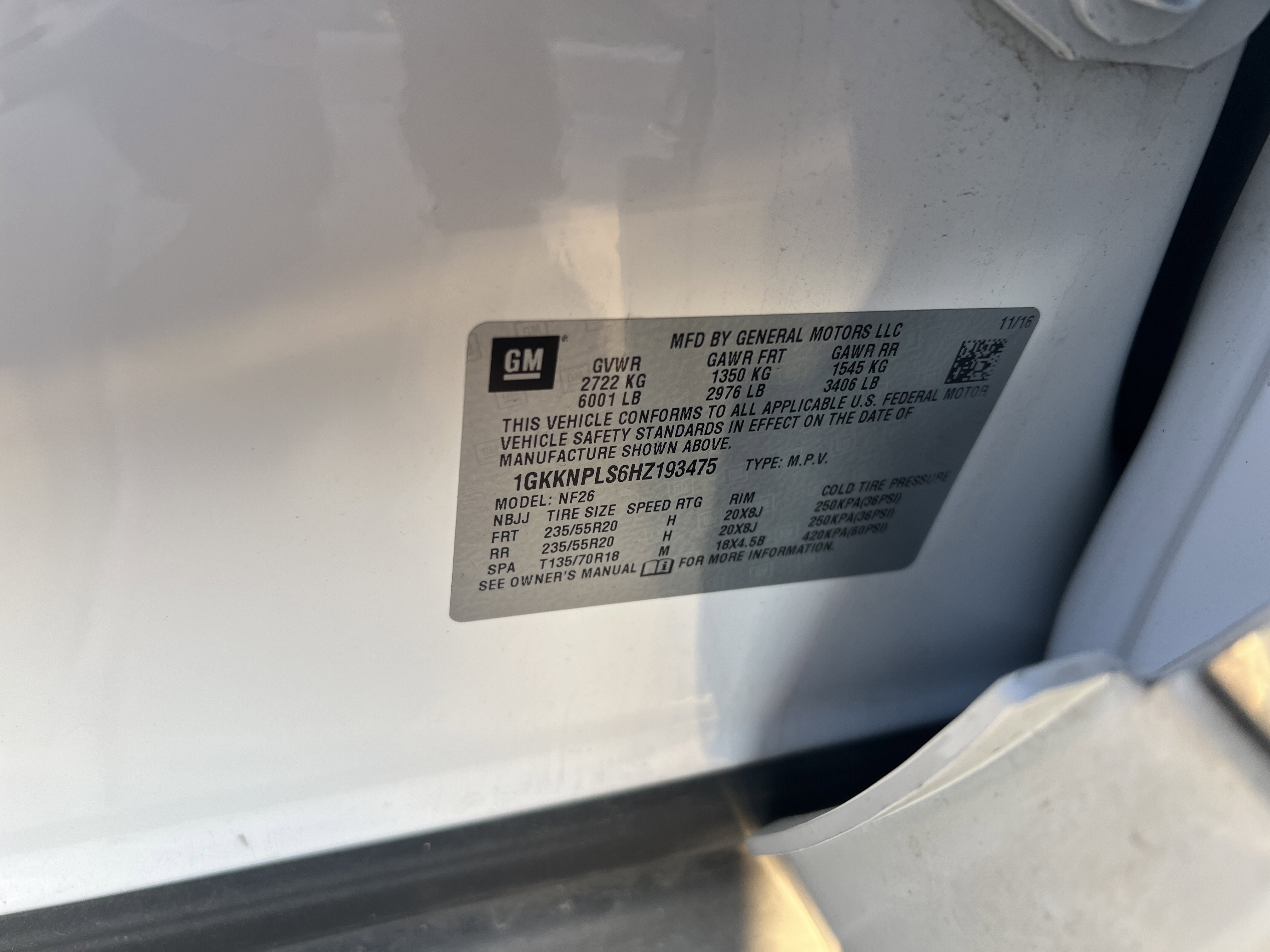 Used 2017 GMC Acadia Denali w/ Technology Package FWD image 30
