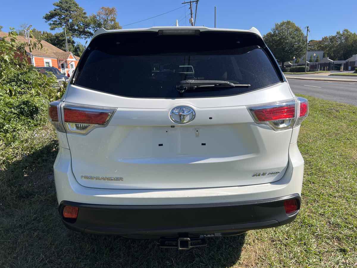 Used 2015 Toyota Highlander XLE image 17