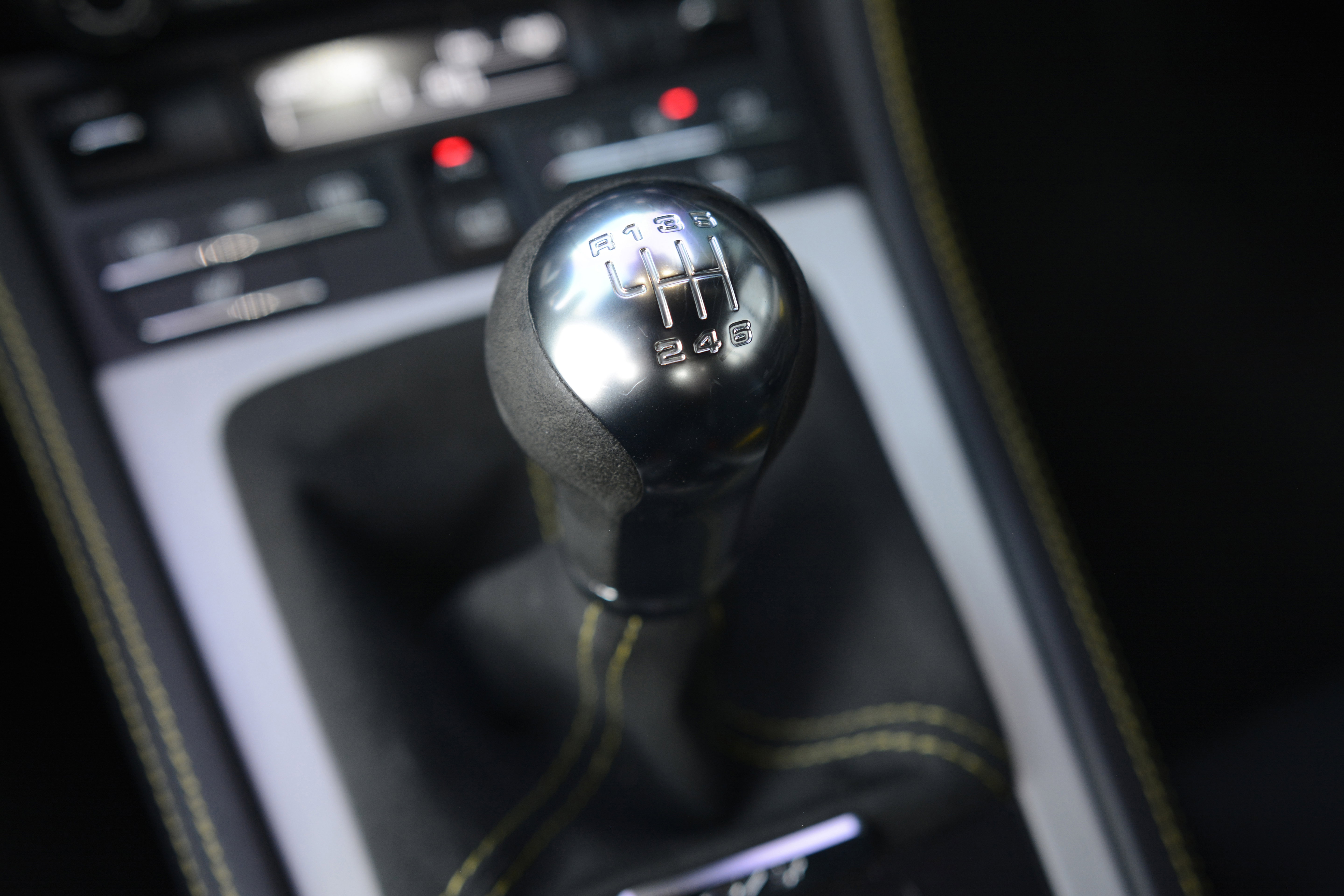 Certified 2022 Porsche 718 Cayman GT4 RWD image 23