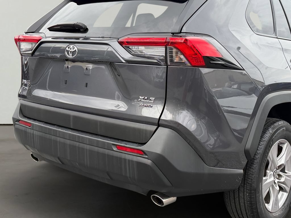 Used 2025 Toyota RAV4 XLE AWD/4WD image 10