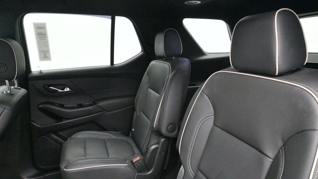 Used 2023 Chevrolet Traverse Premier FWD image 15