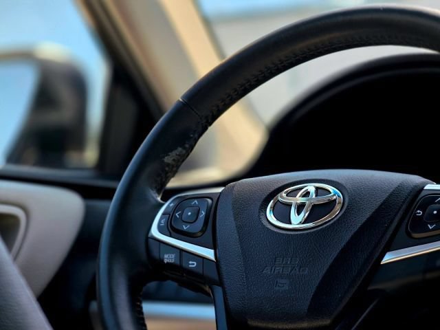 Used 2015 Toyota Camry SE FWD image 16