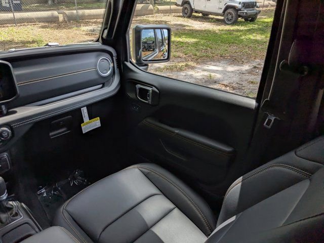 New 2026 Jeep Wrangler Unlimited Sahara AWD/4WD image 17