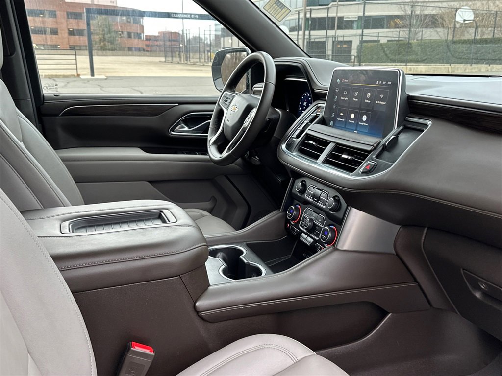 Used 2023 Chevrolet Suburban LT image 9