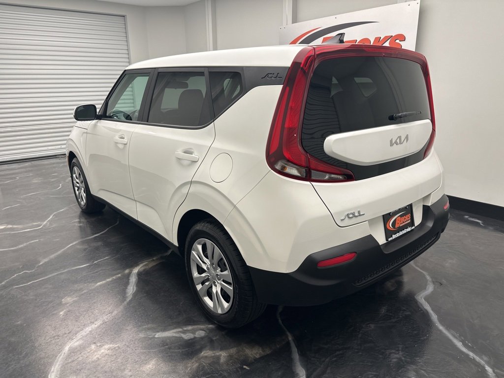 Used 2022 Kia Soul LX image 4