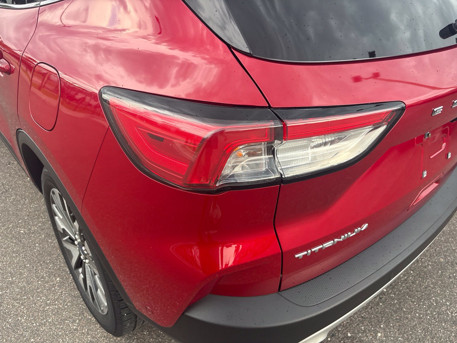Used 2020 Ford Escape Titanium FWD image 11