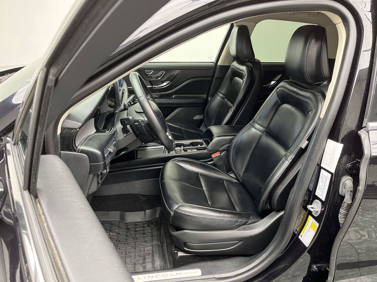 Used 2023 Lincoln Corsair AWD w/ Towing Package image 10