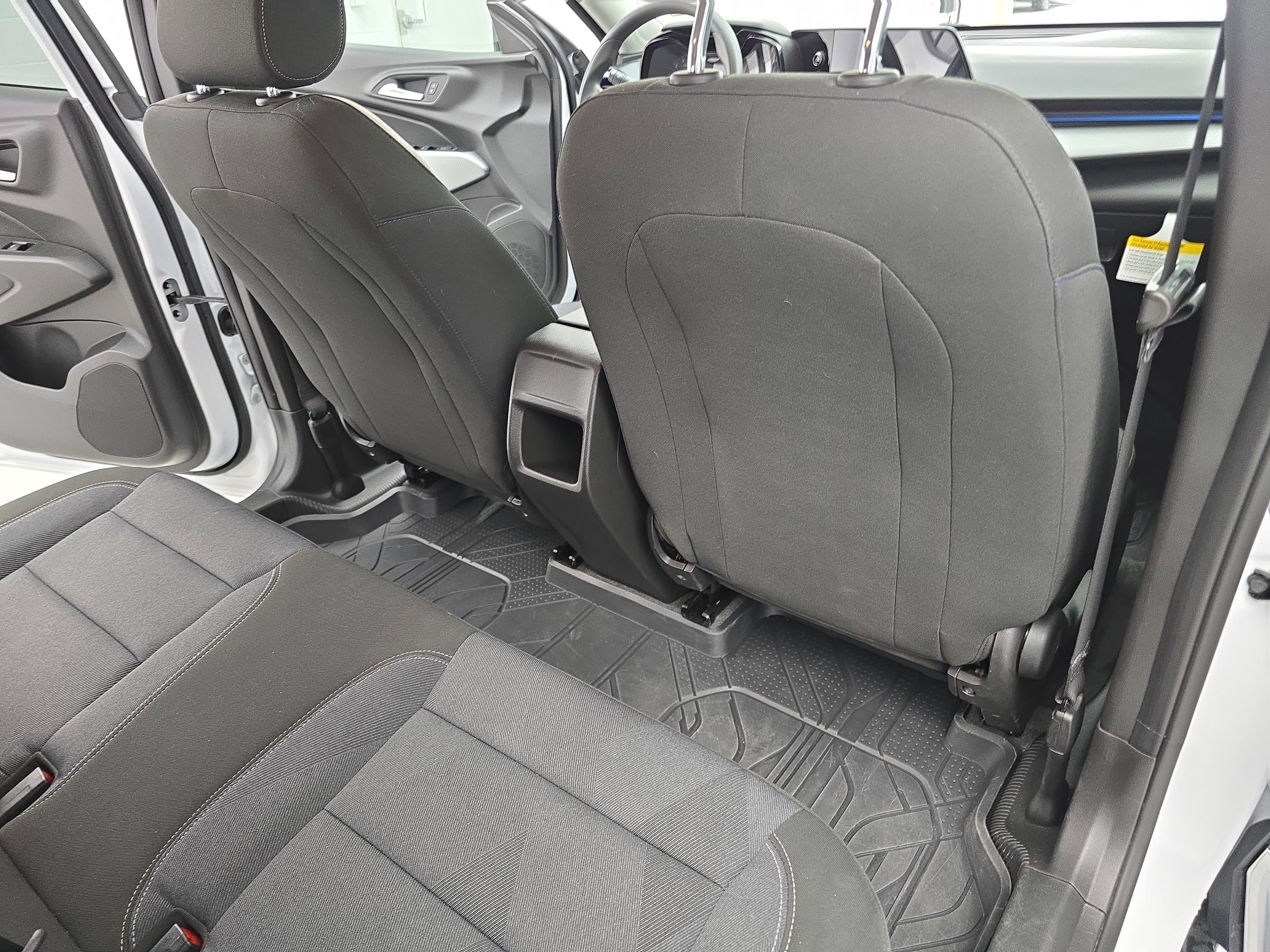 Used 2026 Chevrolet Trax LS w/ LS Convenience Package FWD image 11