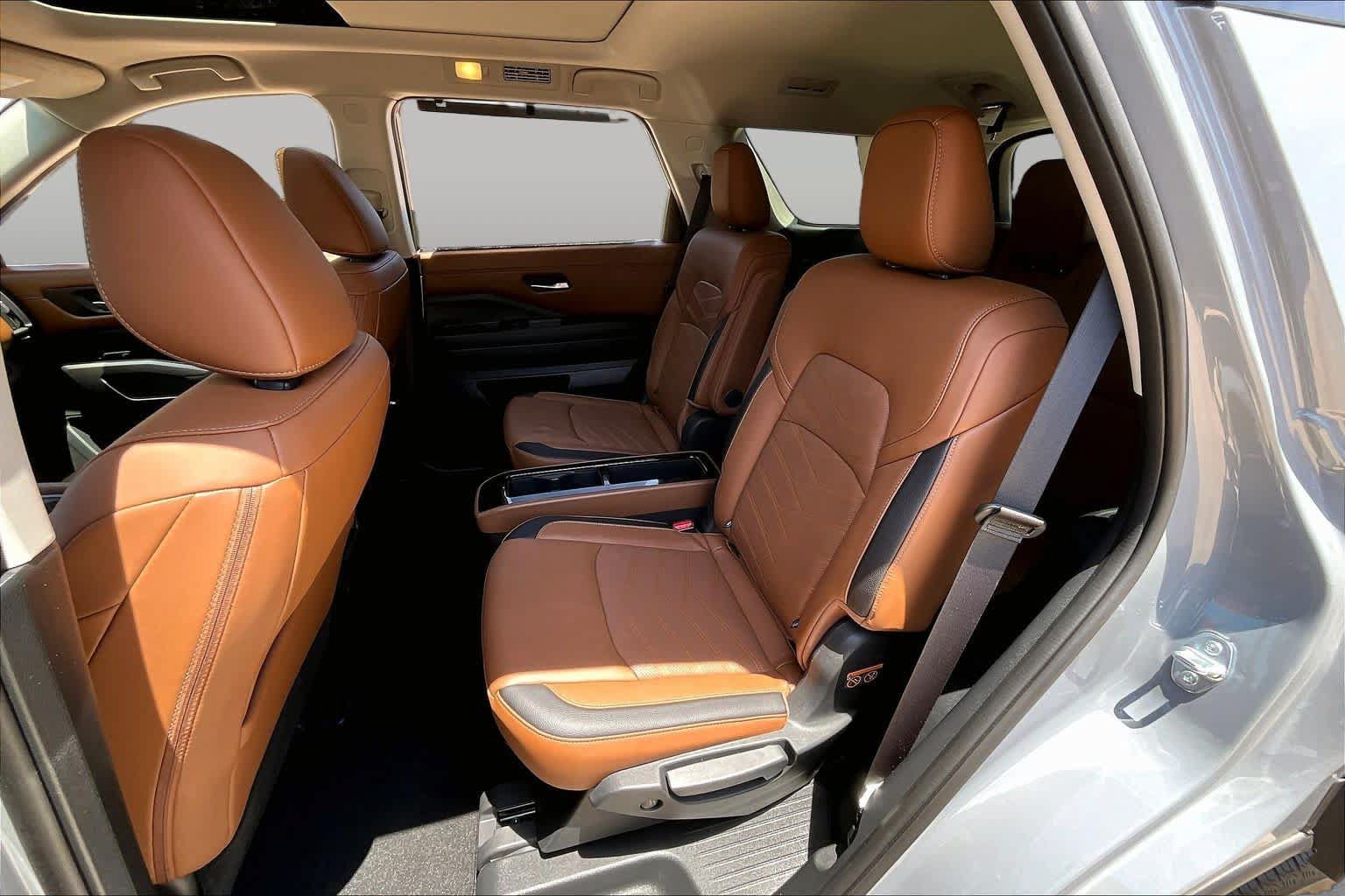 Certified 2025 Nissan Pathfinder Platinum AWD/4WD image 20