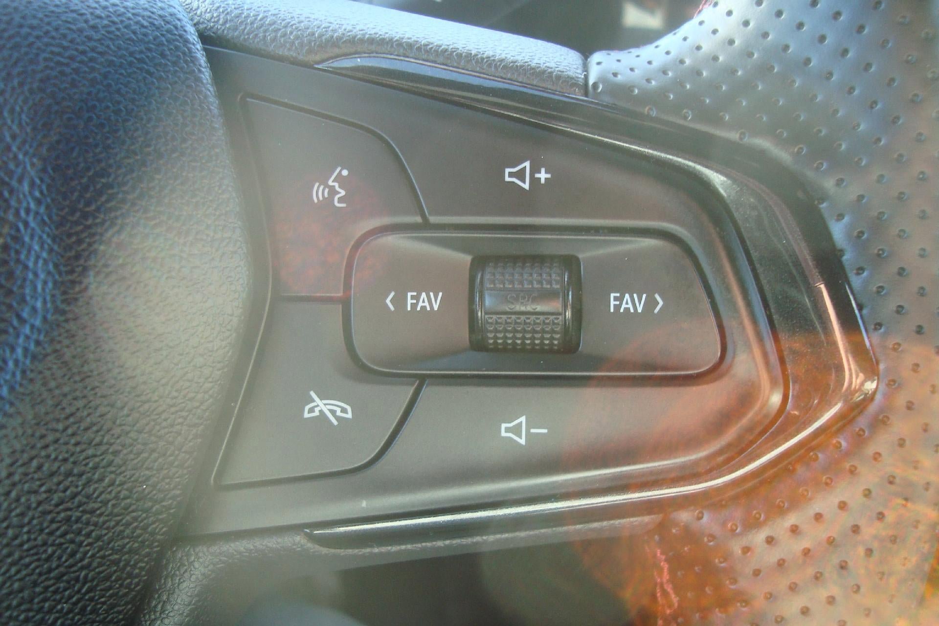 Certified 2024 Chevrolet Trax RS image 11
