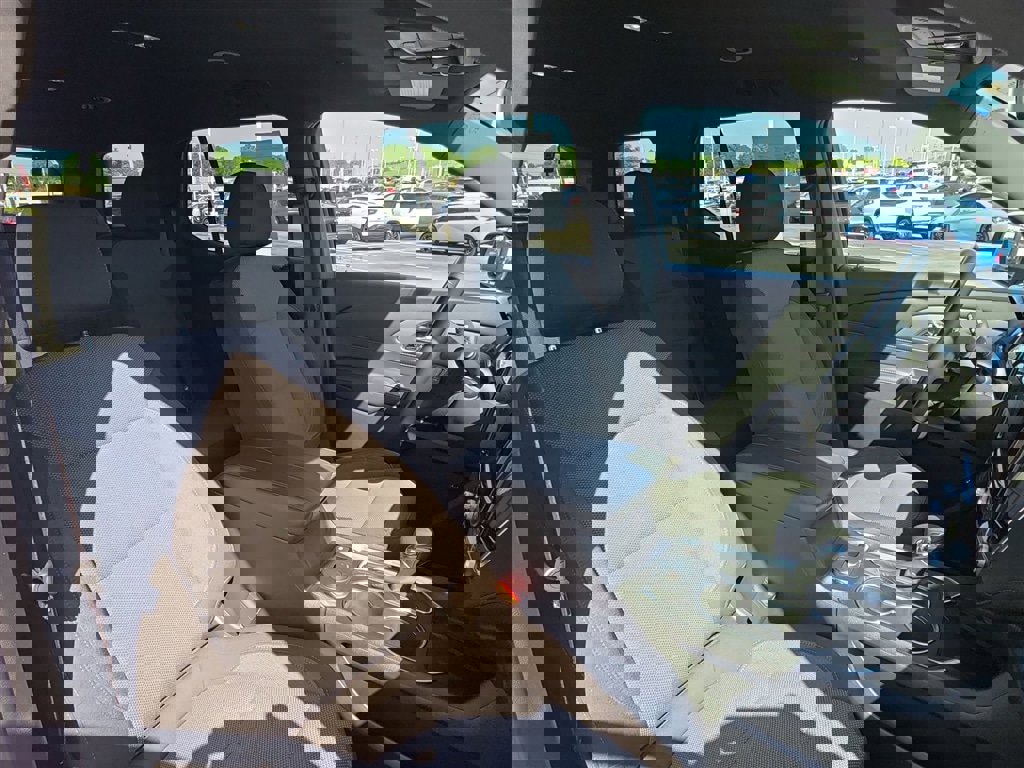 Used 2023 Chevrolet Traverse LT image 24