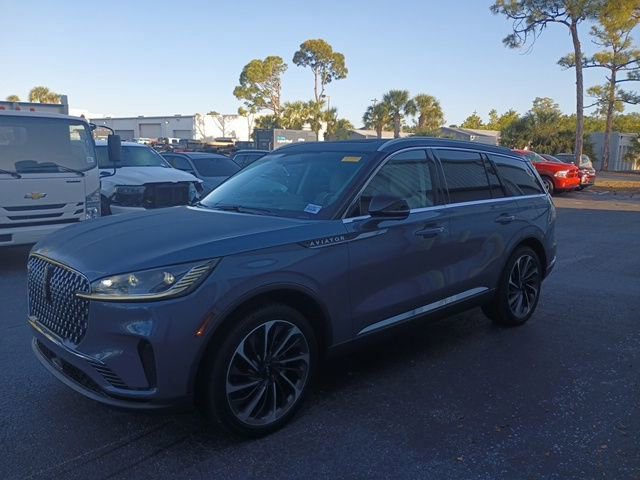 Used 2025 Lincoln Aviator Reserve w/ Equipment Group 201A image 2